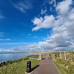 Seaside House - Wifi, Large Spacious *