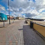 Seaside House - Wifi, Large Spacious Ferienhaus *