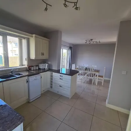 Seaside House - Wifi, Large Spacious Holiday home