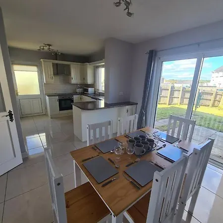 Seaside House - Wifi, Large Spacious Holiday home