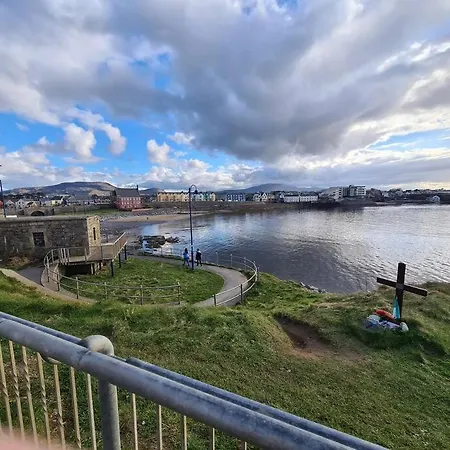 Seaside House - Wifi, Large Spacious Holiday home *