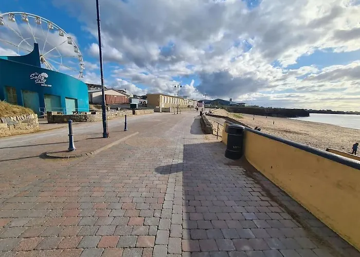 Seaside House - Wifi, Large Spacious بيت للعطل *